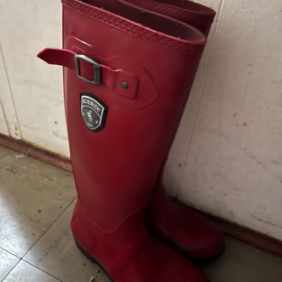 Red KAMIK rain boots -must sell by sept 10th - Picture 5 of 5